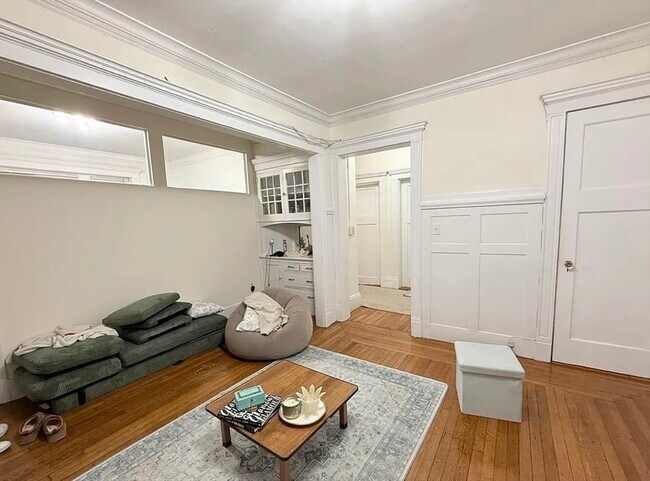 Building Photo - 452 Park Dr