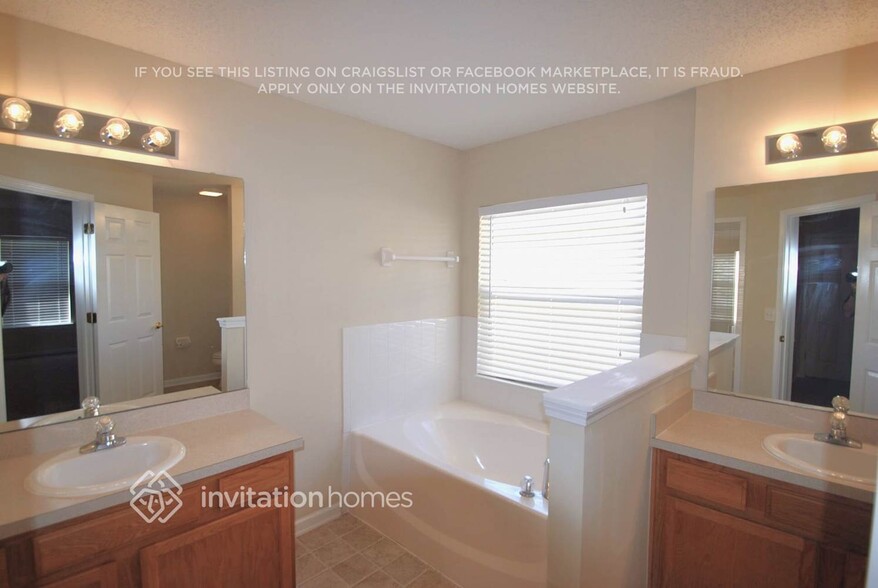 Building Photo - 10939 Apple Blossom Trail E