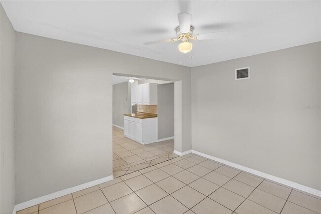 Building Photo - 685 71st Ave N