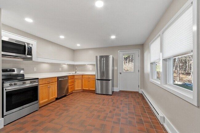 Building Photo - 82 Cedar St