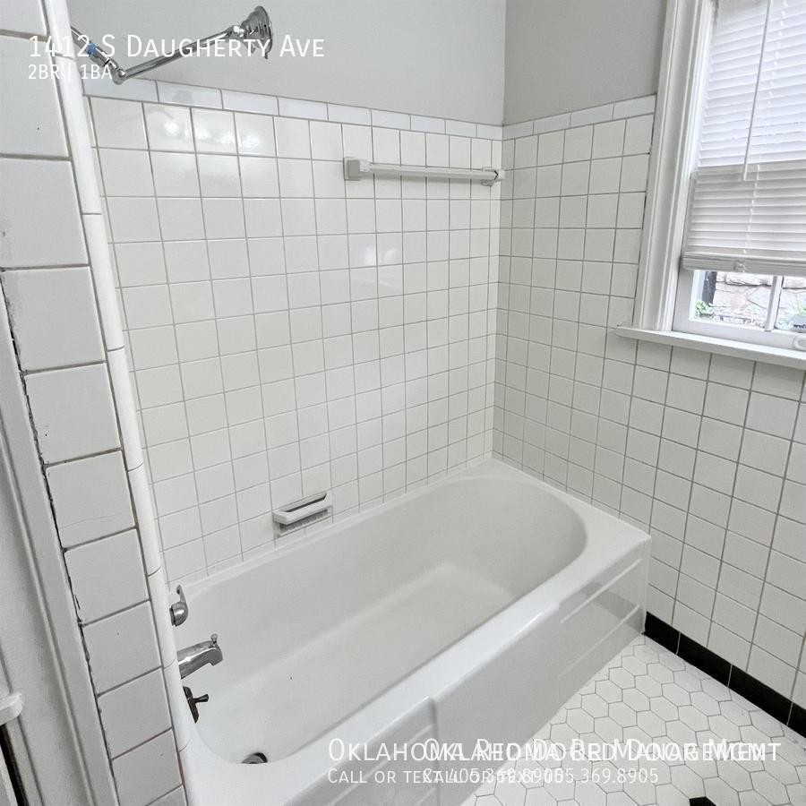 Building Photo - 1412 S Daugherty Ave