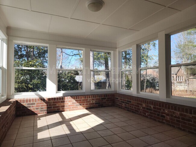 Building Photo - 1220 Woodmont Dr