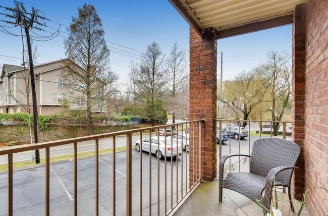 Building Photo - 3188 Hillsboro Pike