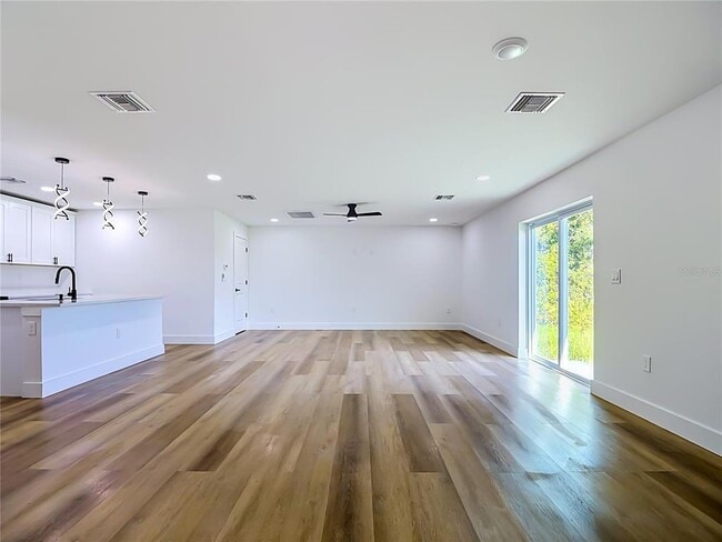 Building Photo - 3716 5th St W
