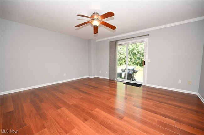 Building Photo - 655 Almas Ct