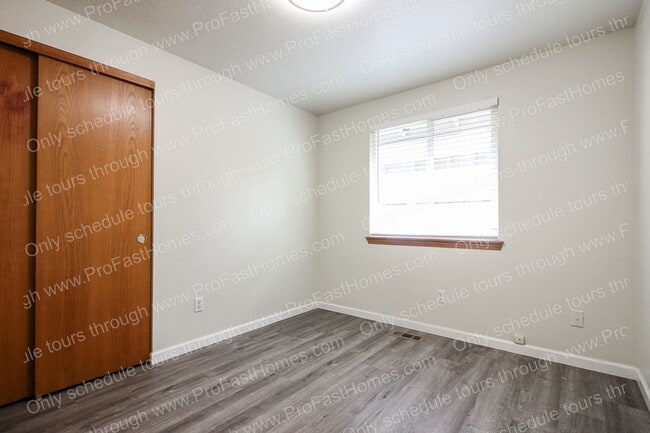 Building Photo - 6416 SE 139th Ave