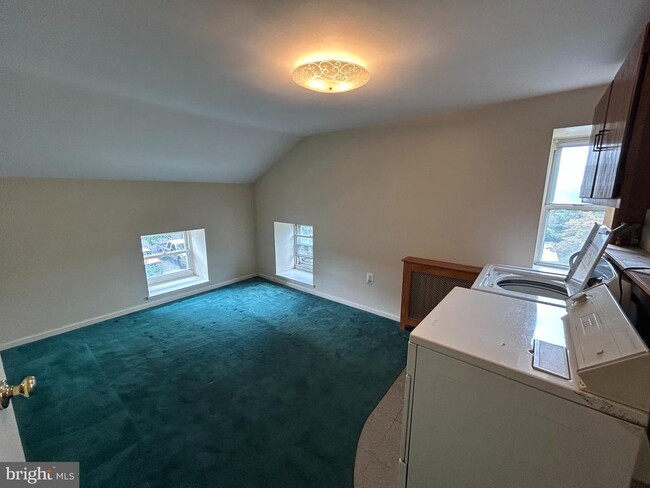 Building Photo - 6502 Ridge Ave