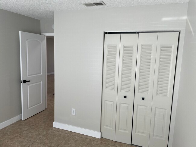 closet - 2919 Wainwright Ct