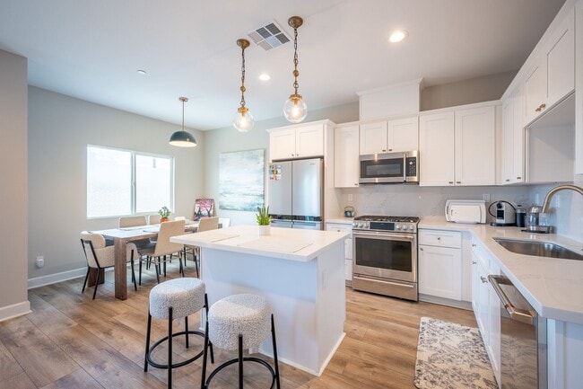 Building Photo - Lovely Home in Chino Valley Unified School...
