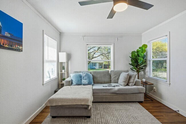 Building Photo - 2837 S Hills Ave