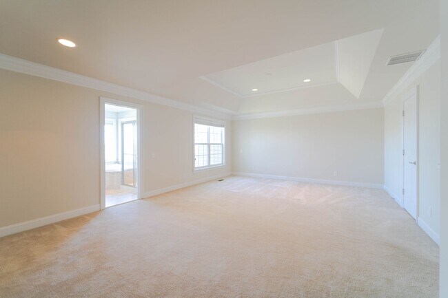 Building Photo - Gorgeous 3 Level Townhome