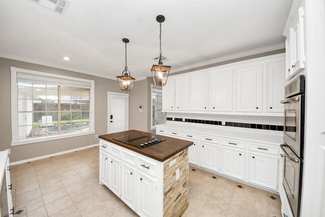 Building Photo - 2405 Guilbeau Ln