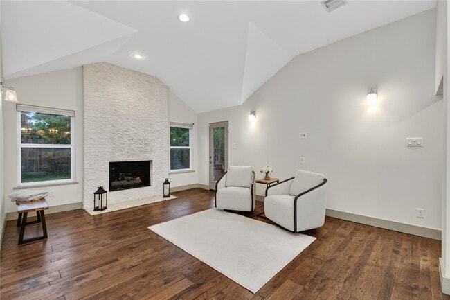 Building Photo - 14603 Carolcrest Dr