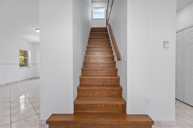 Building Photo - 2870 SW 21st St