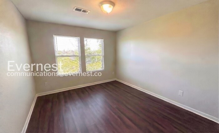 Building Photo - 183 Cloverbrook Dr