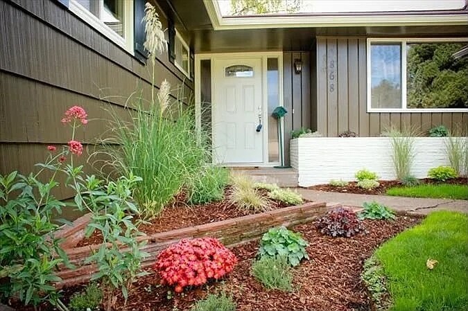 Building Photo - 868 Charles Ave S