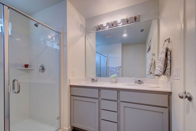 Building Photo - Terrific 4 bedroom available for rent - Al...