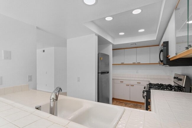 Building Photo - Lake-View 2BR / 2BA Condo with Balcony & Resort-Style Amenities at Canyon Shores