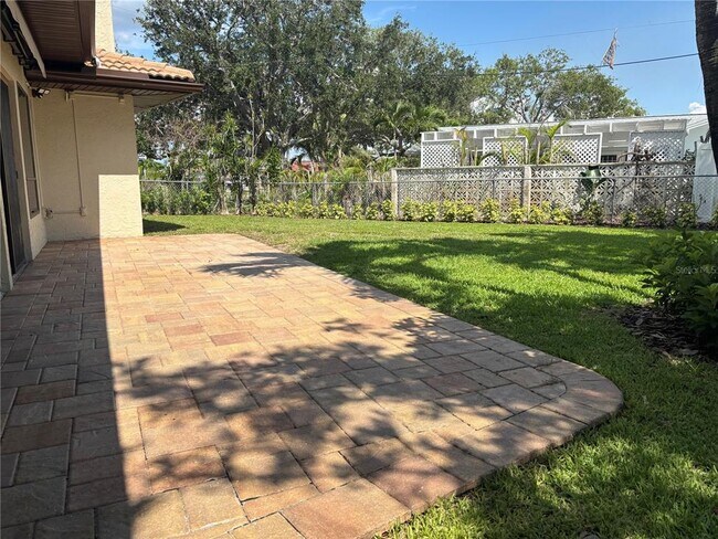 Building Photo - 10073 S Yacht Club Dr