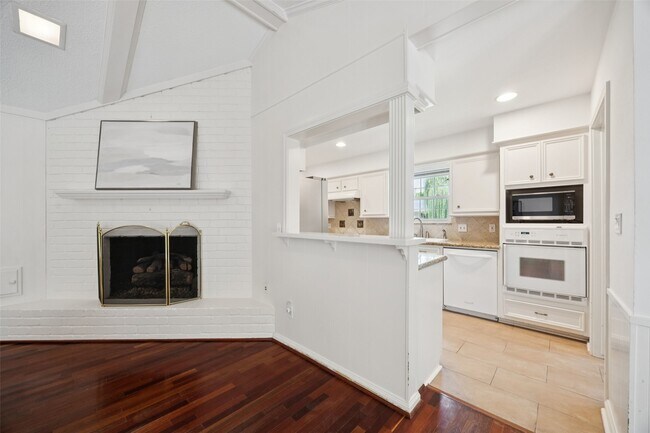 Building Photo - 10603 Lynbrook Dr