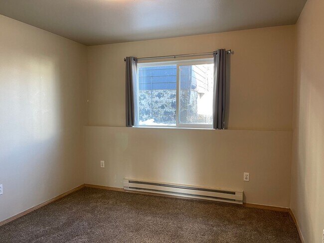 Building Photo - 2503 E Sharp Ave