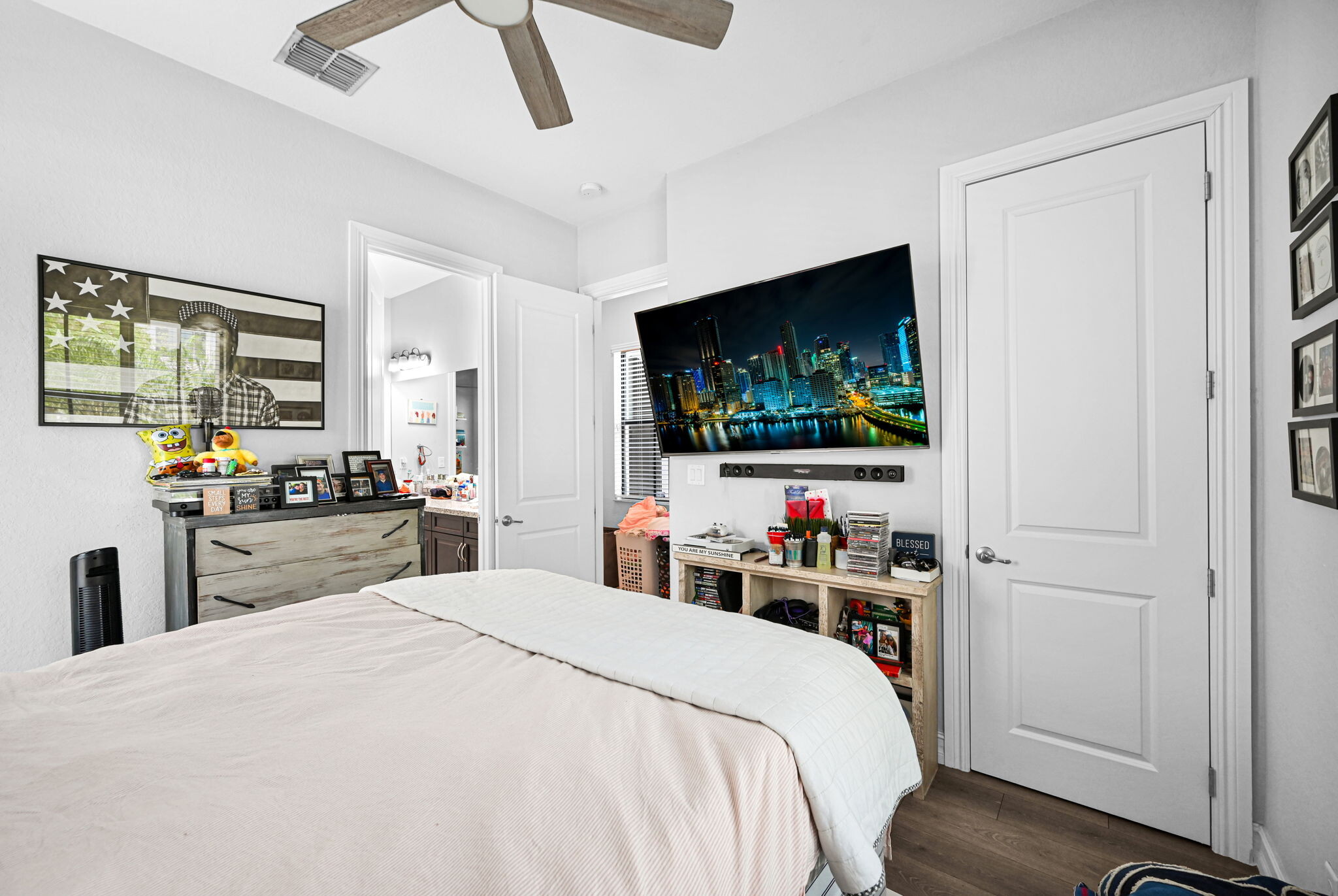 Building Photo - 8855 Watercrest Cir W