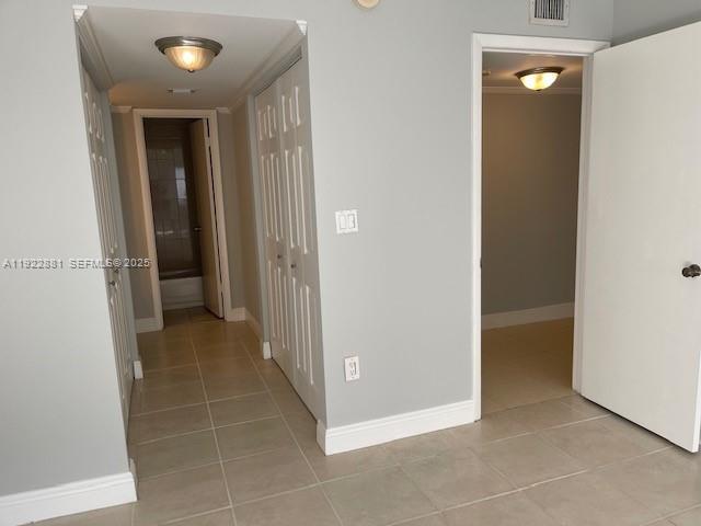 Building Photo - 721 N Pine Island Rd