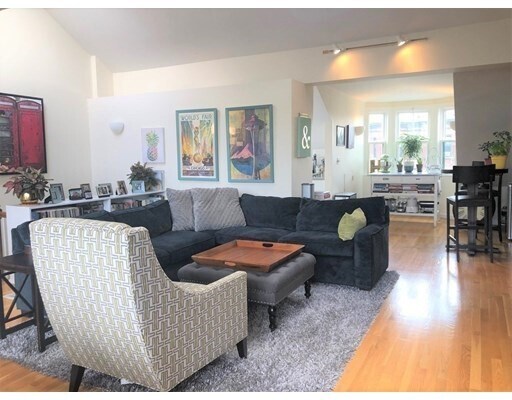 Building Photo - 623 Tremont St