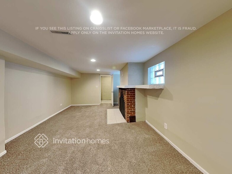 Building Photo - 4419 N Nagle Ave