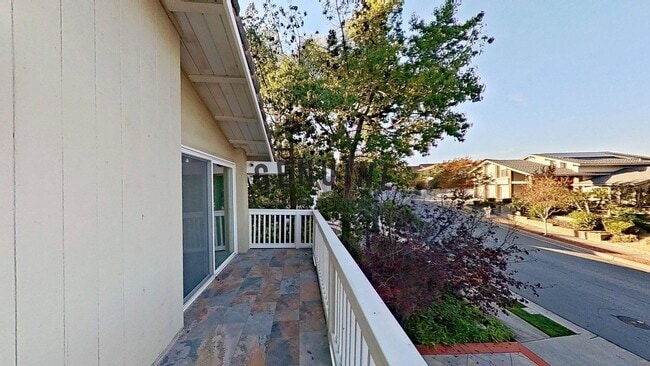 Building Photo - Large 4 Bedroom House with Pebble Bottom Pool - Backyard Oasis!