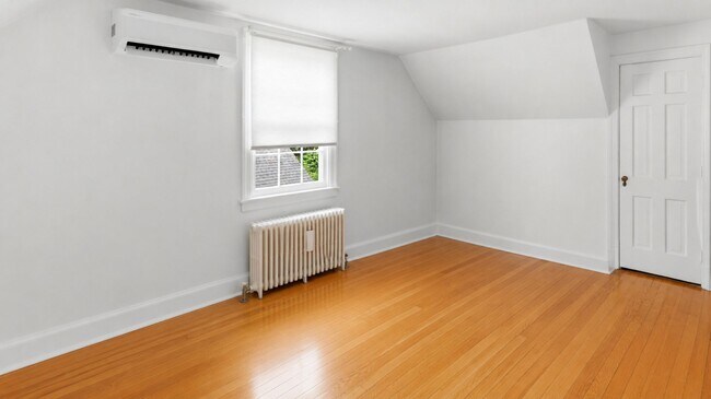 Building Photo - Heart of Woodland Heights just blocks from JRPS, Renovated 2BR / 1.5BA home with gardens