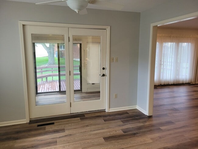 Building Photo - Country Club Villas-2 Bedroom 2 Bath Condo