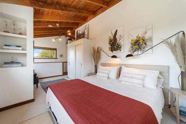 Building Photo - Beautiful Lincoln Heights Retreat W/ Chef’s Kitchen & Expansive Deck