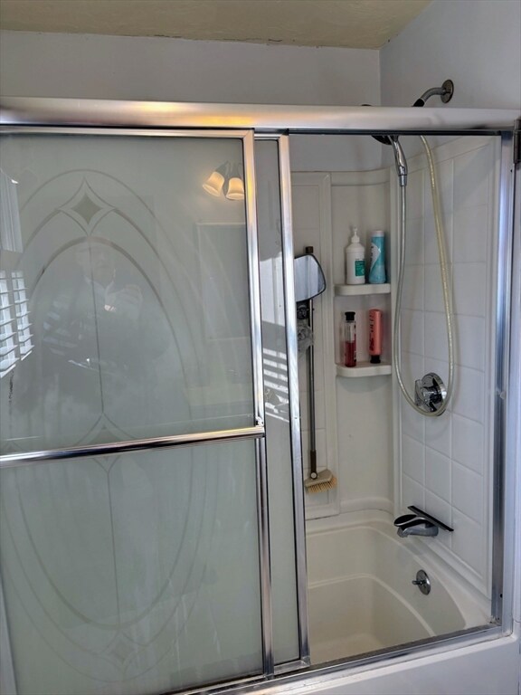 Building Photo - 16 Pinecrest Village