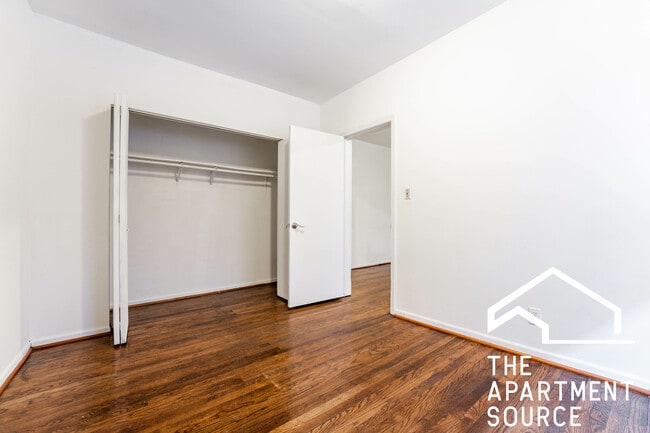 Building Photo - 931 W Sunnyside Ave