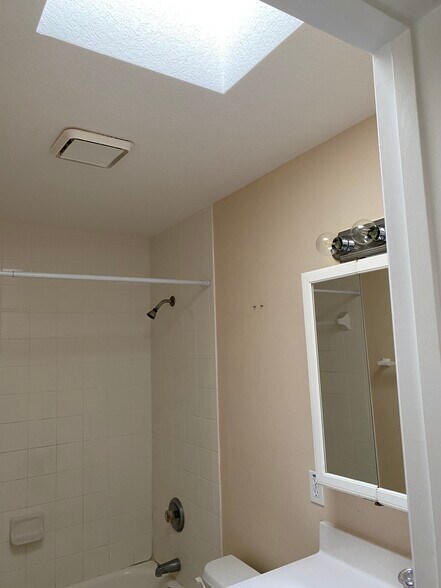 Building Photo - 2829 Nordman Ave