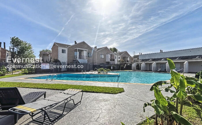 Building Photo - 3729 Thistlemont Dr