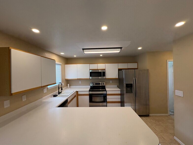 Building Photo - 3920 Anvil Dr