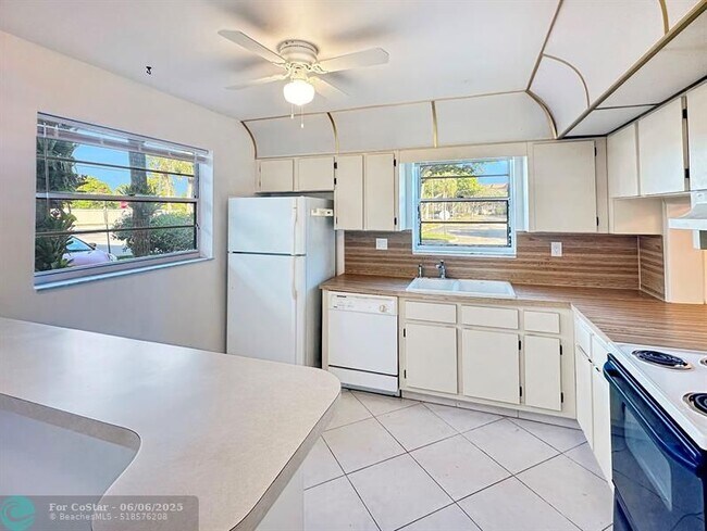 Building Photo - 6090 N Sabal Palm Blvd