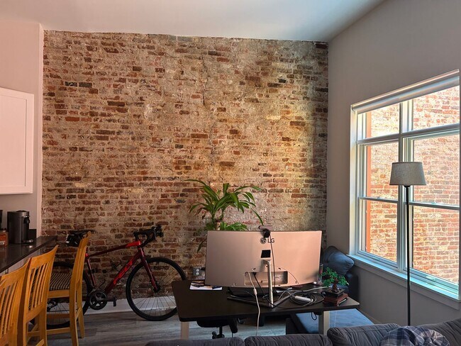 Building Photo - Welcome to Urban Elegance in the Heart of ...