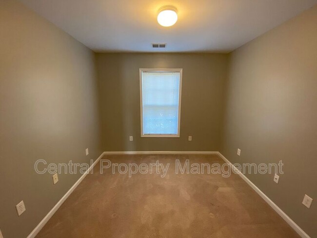 Building Photo - 17 Annacey Pl
