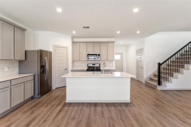 Building Photo - 29318 Hoelzen Holw Dr