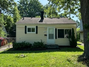 Building Photo - 2bd / 1 ba ranch with nice fenced backyard.