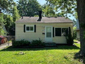 Building Photo - 2bd / 1 ba ranch with nice fenced backyard.