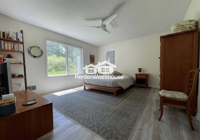 Building Photo - 10845 Lexington Dr