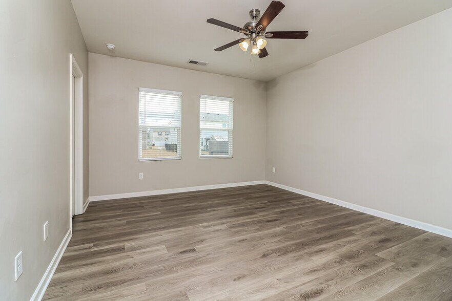 Building Photo - 145 Cottontail Ln