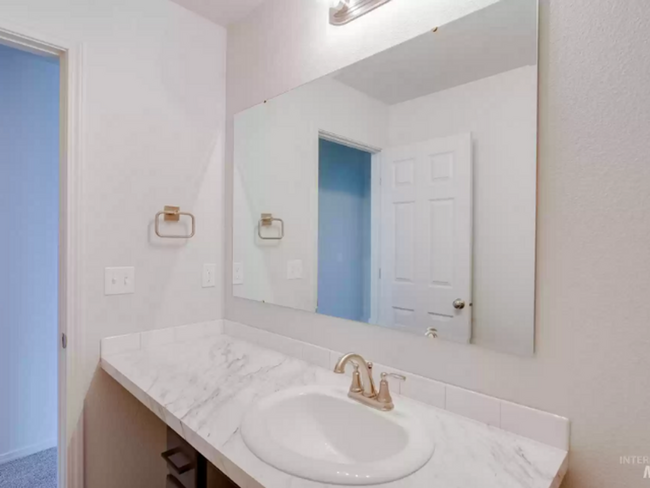 Building Photo - 2523 E Moon Eye Dr