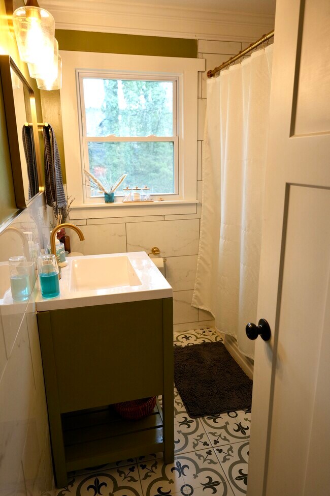 Bathroom - 1532 Belva Ave