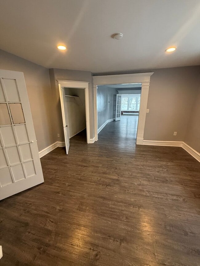 Building Photo - 514 W Champlost Ave