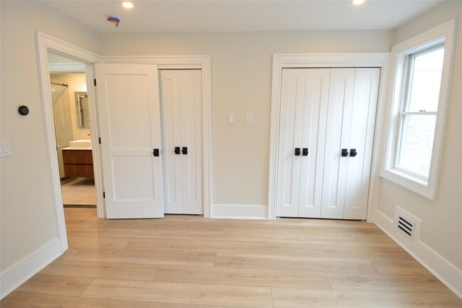 Building Photo - 137 Hillside Pl